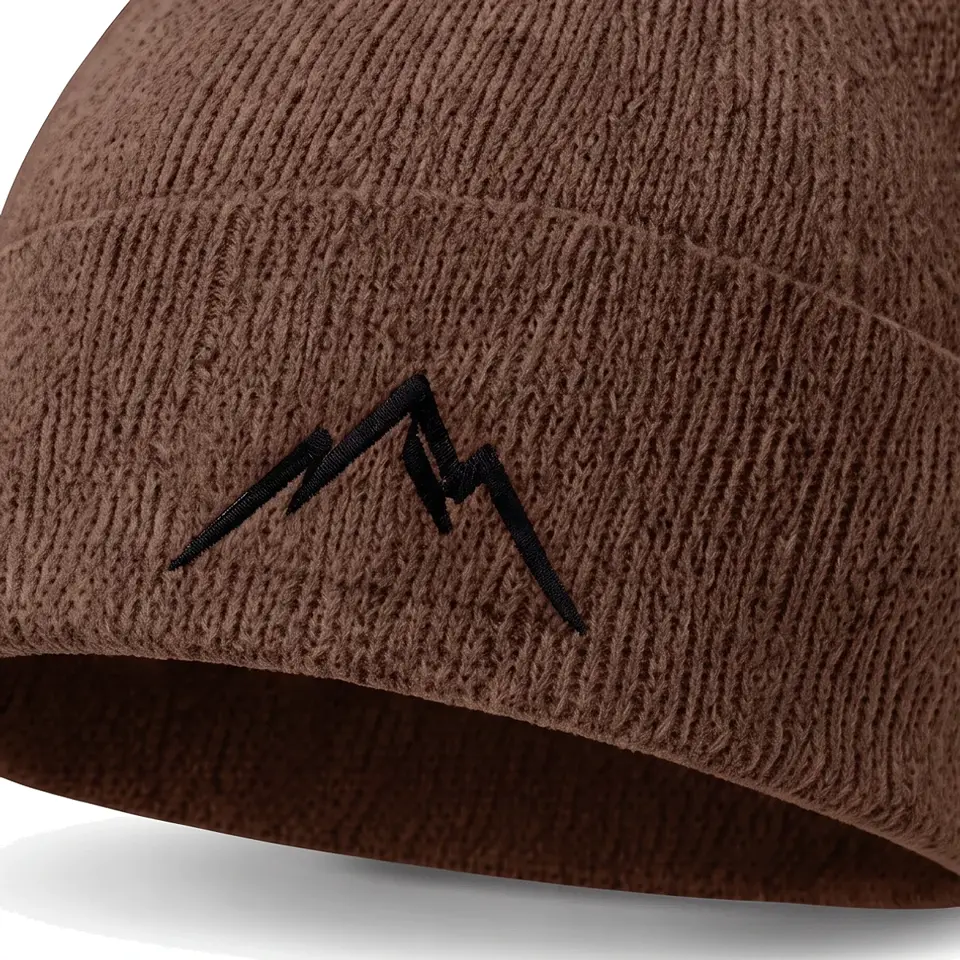 Col Rib beanie in Brown: close-up of the cuff embroidery