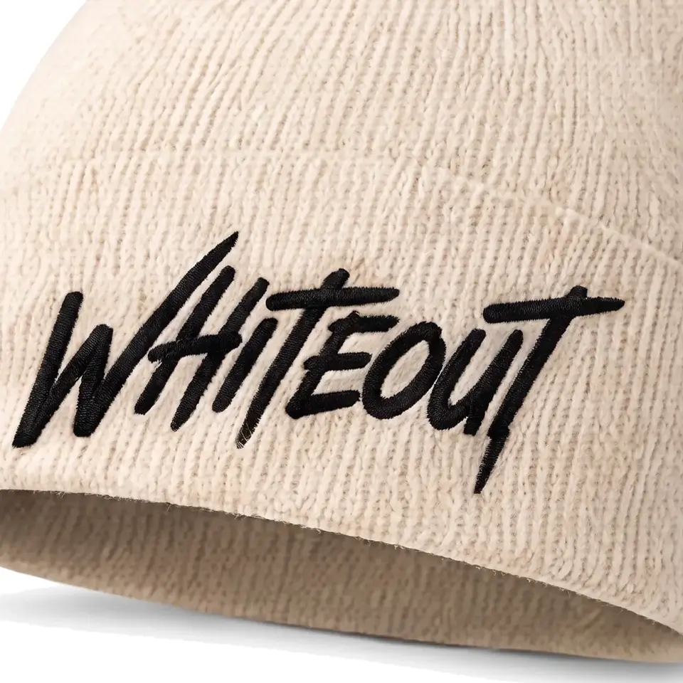 Chalet beanie in Beige: close-up of the cuff embroidery