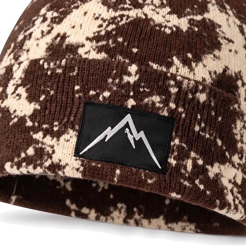 Haute Route beanie in Brown: close-up of the cuff patch