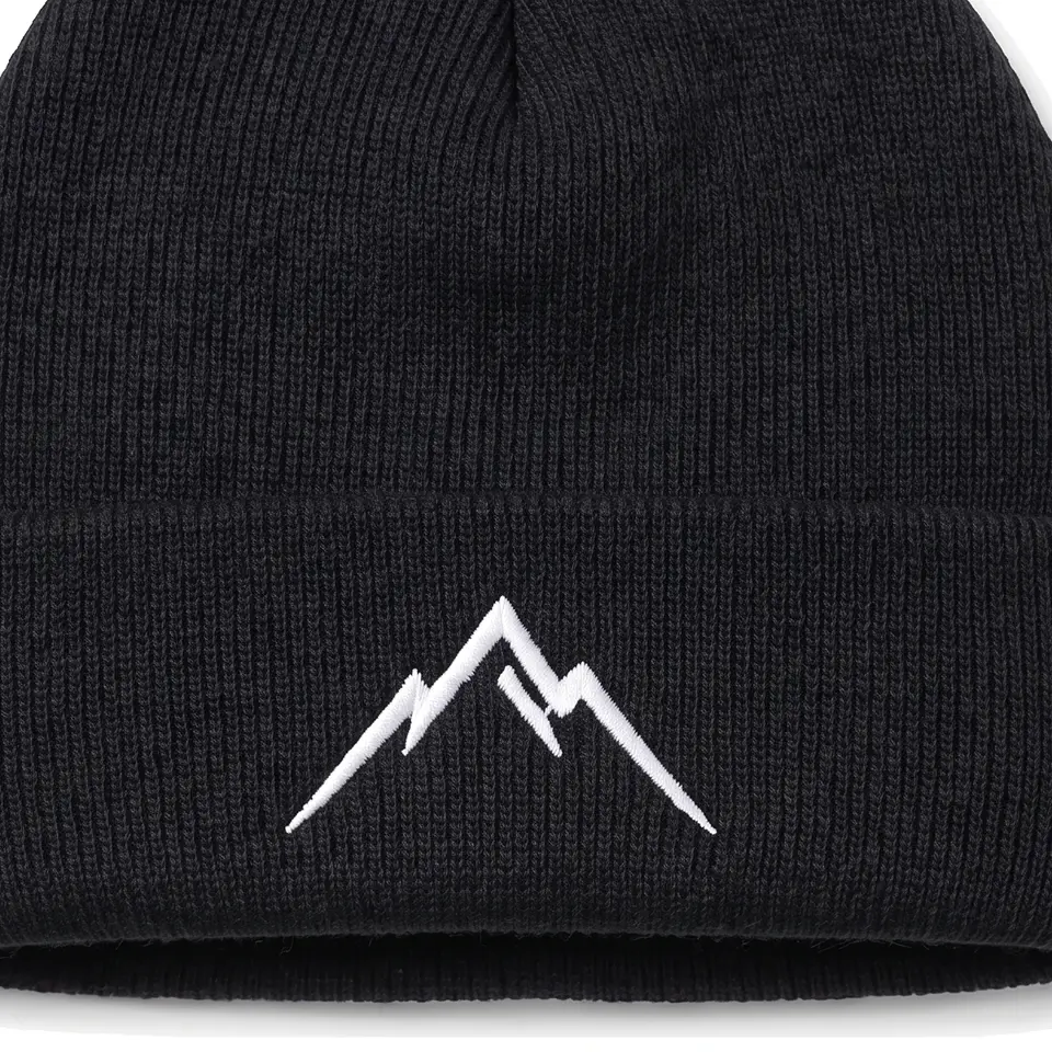 Lauber beanie in Black: close-up of the cuff embroidery