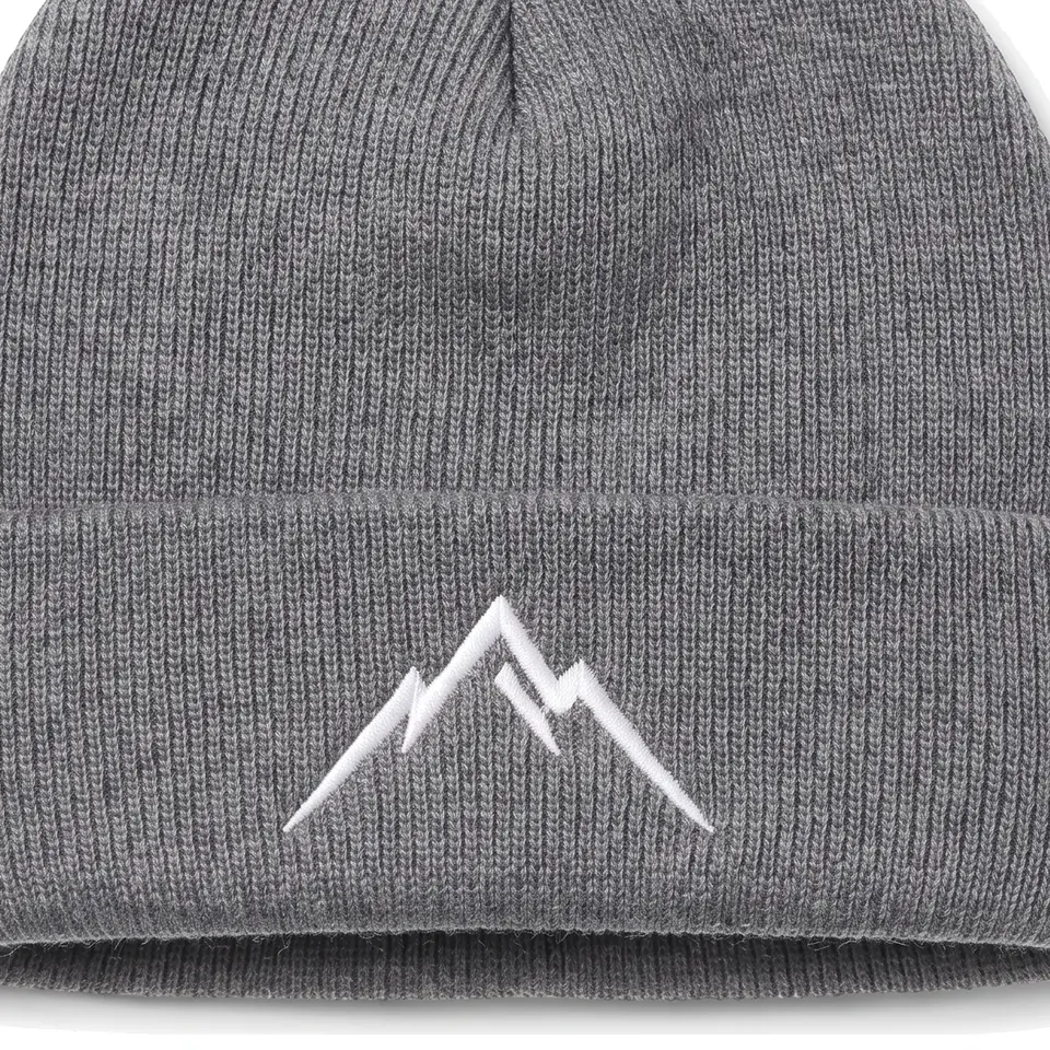 Lauber beanie in Grey: close-up of the cuff embroidery